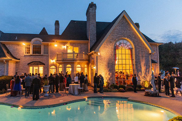 OutdoorPoolDinner_600px